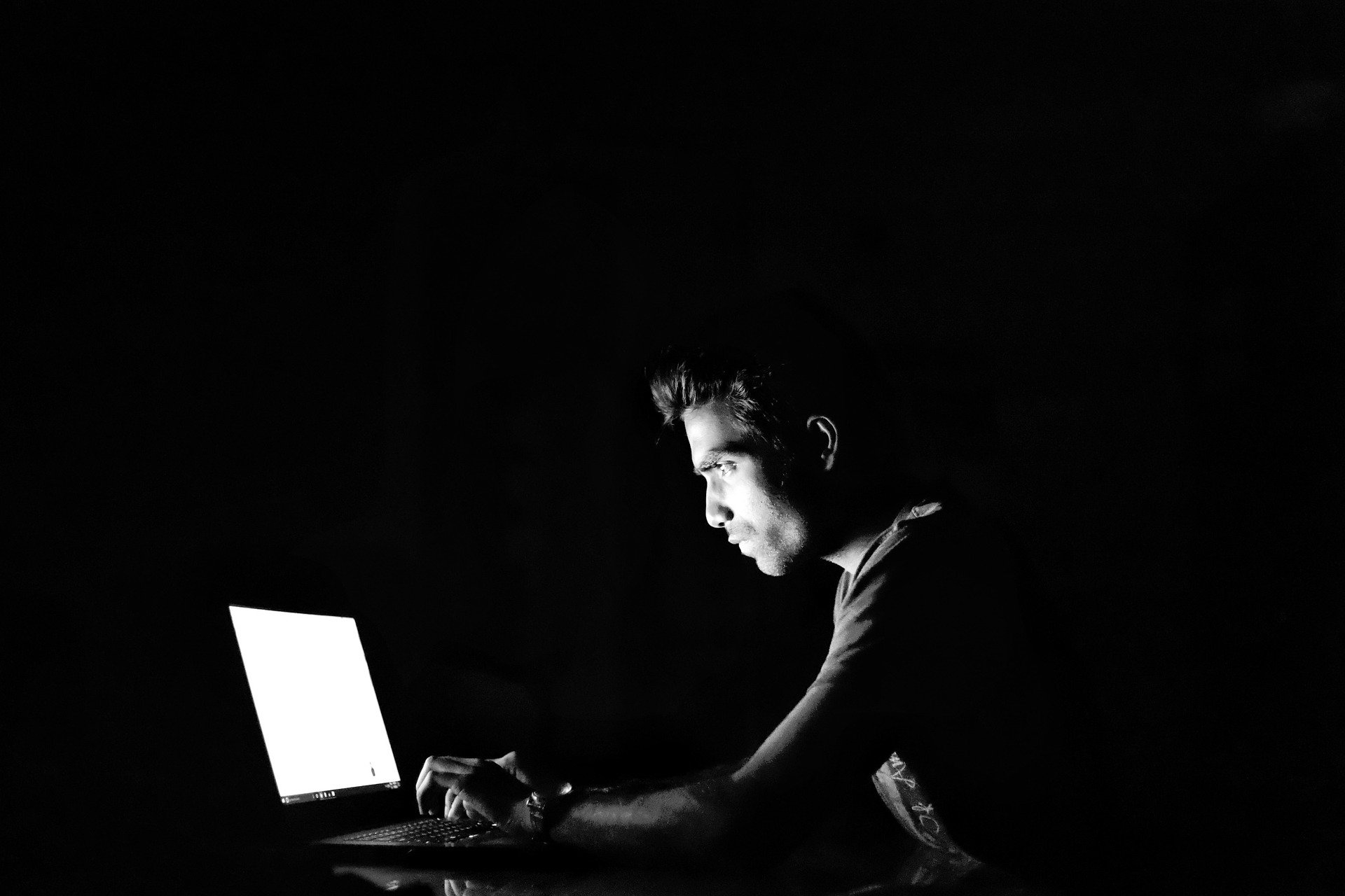 Symbolfoto Hacker